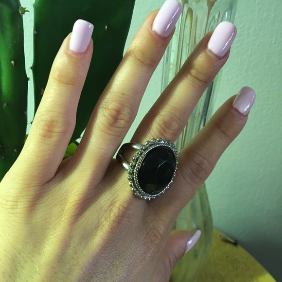 Black stud ring - Picture 3 of 3